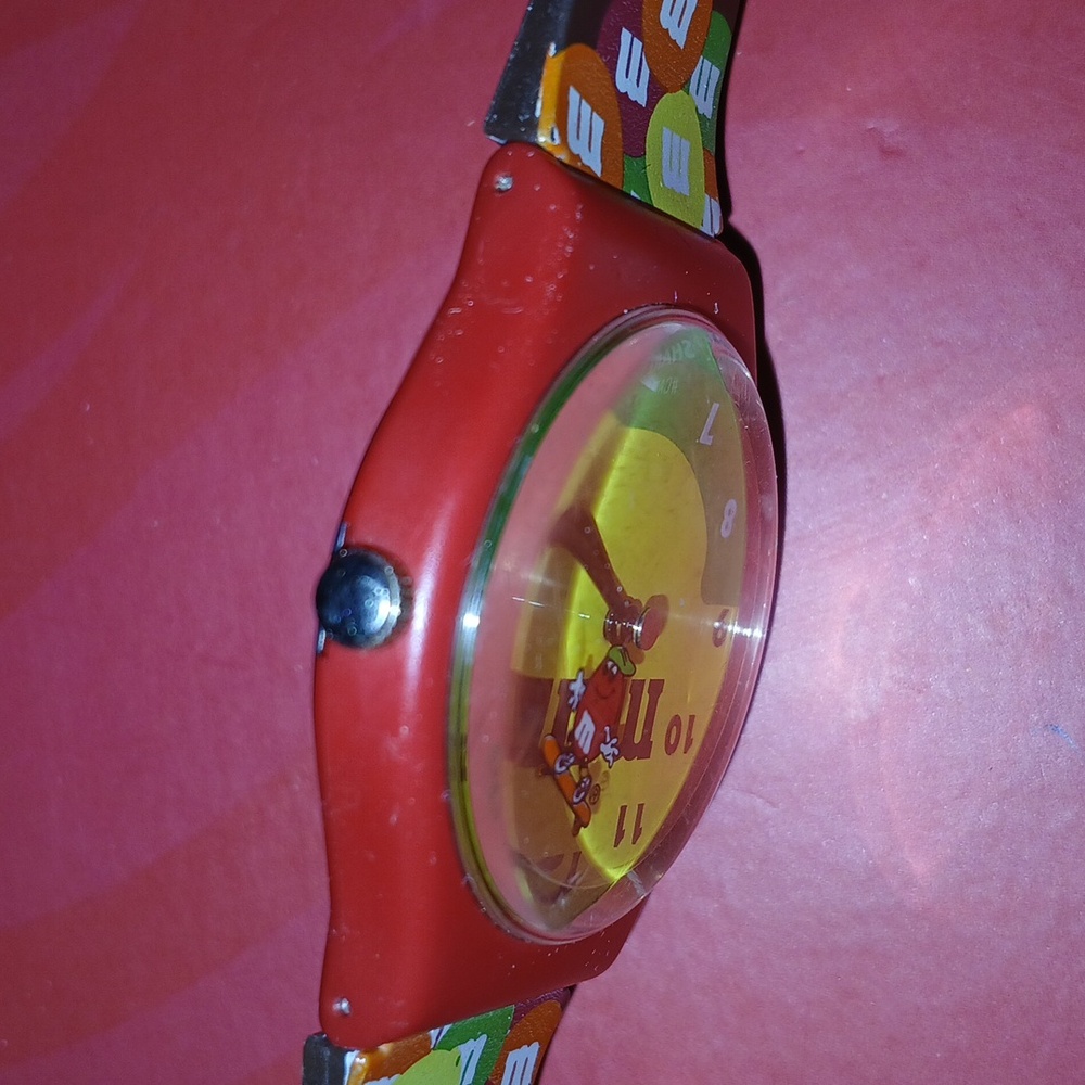 M&M's Colorful Analog Watch - Picture 6 of 7